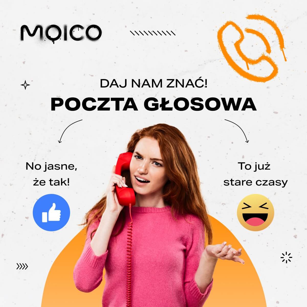 W centralnej części znajduje się młoda kobieta w różowym swetrze, trzymająca czerwony telefon stacjonarny przy uchu i robiąca zdziwioną minę. Nad nią widnieje hasło: „DAJ NAM ZNAĆ! POCZTA GŁOSOWA”. Po lewej stronie dodano ikonkę „kciuka w górę” z napisem „No jasne, że tak!”, a po prawej emoji ze śmiechem z opisem „To już stare czasy”. W górnym rogu umieszczono pomarańczową grafikę symbolizującą słuchawkę telefonu.